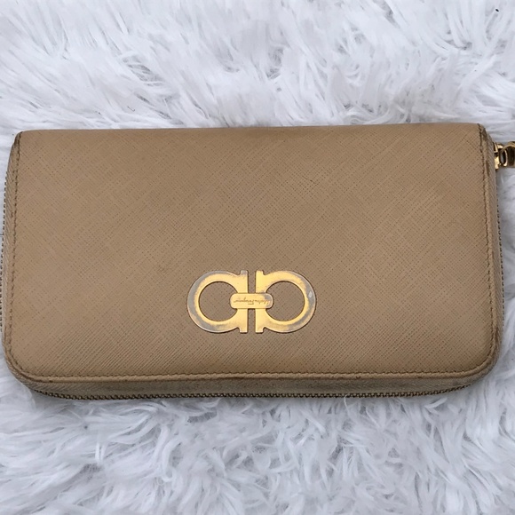 Salvatore Ferragamo Handbags - Authentic Salvatore Ferragamo Clutch Gancini Round